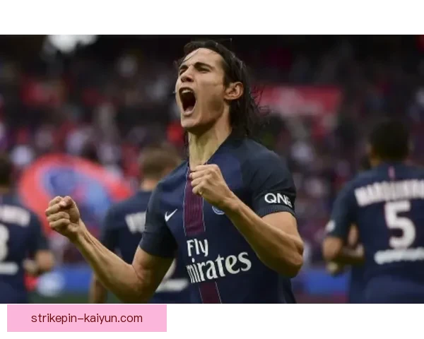 卡瓦尼在巴黎时期的表现依旧值得关注，展现出强大的进攻能力和领导气质。