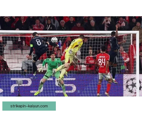 本菲卡阵型变化引发专家关注，季前赛战术调整初见成效